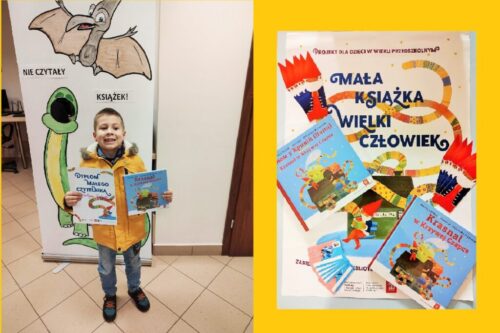 Połowa obrazka - Chłopiec pozuje do zdjęcia z dyplomem oraz książką. W tle roll-up z namalowanymi dinozaurami. Na drugiej połowie plakat i materiały promujące projekt Mała książka - wielki człowiek.